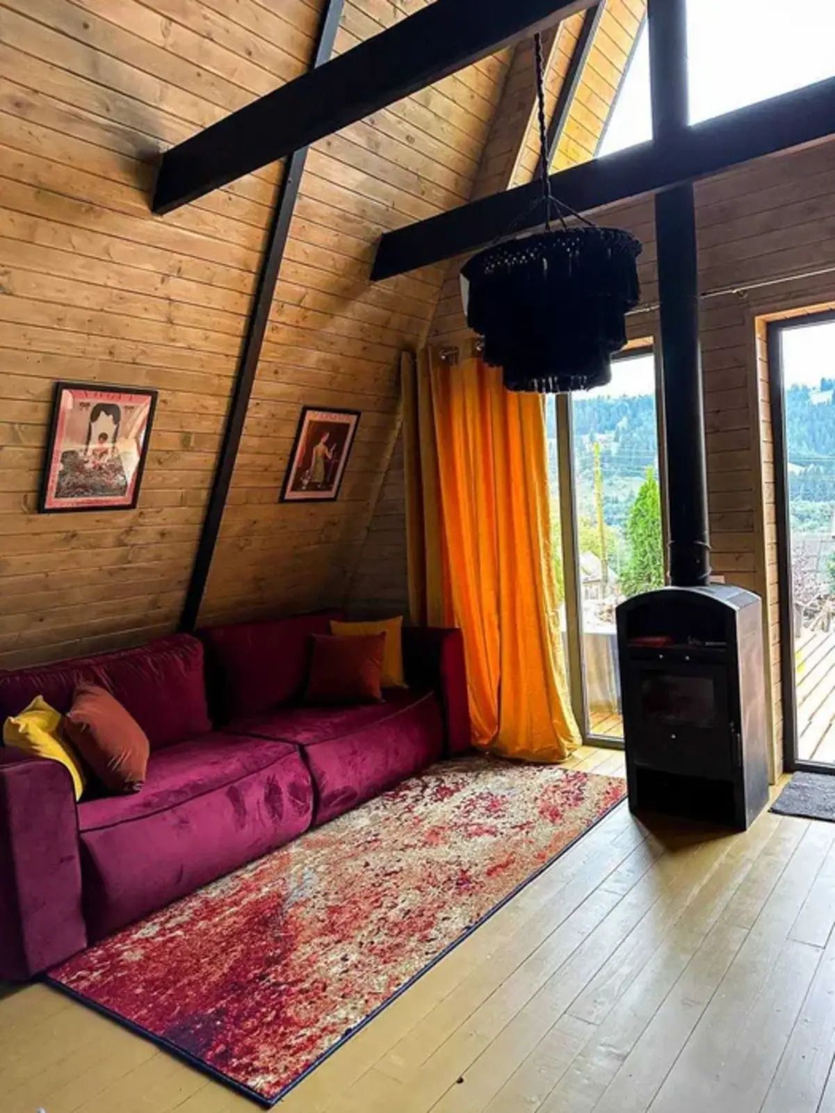 Уютный отдых в Карпатах - сколько стоит треугольный домик в Верховине - Недвижимость