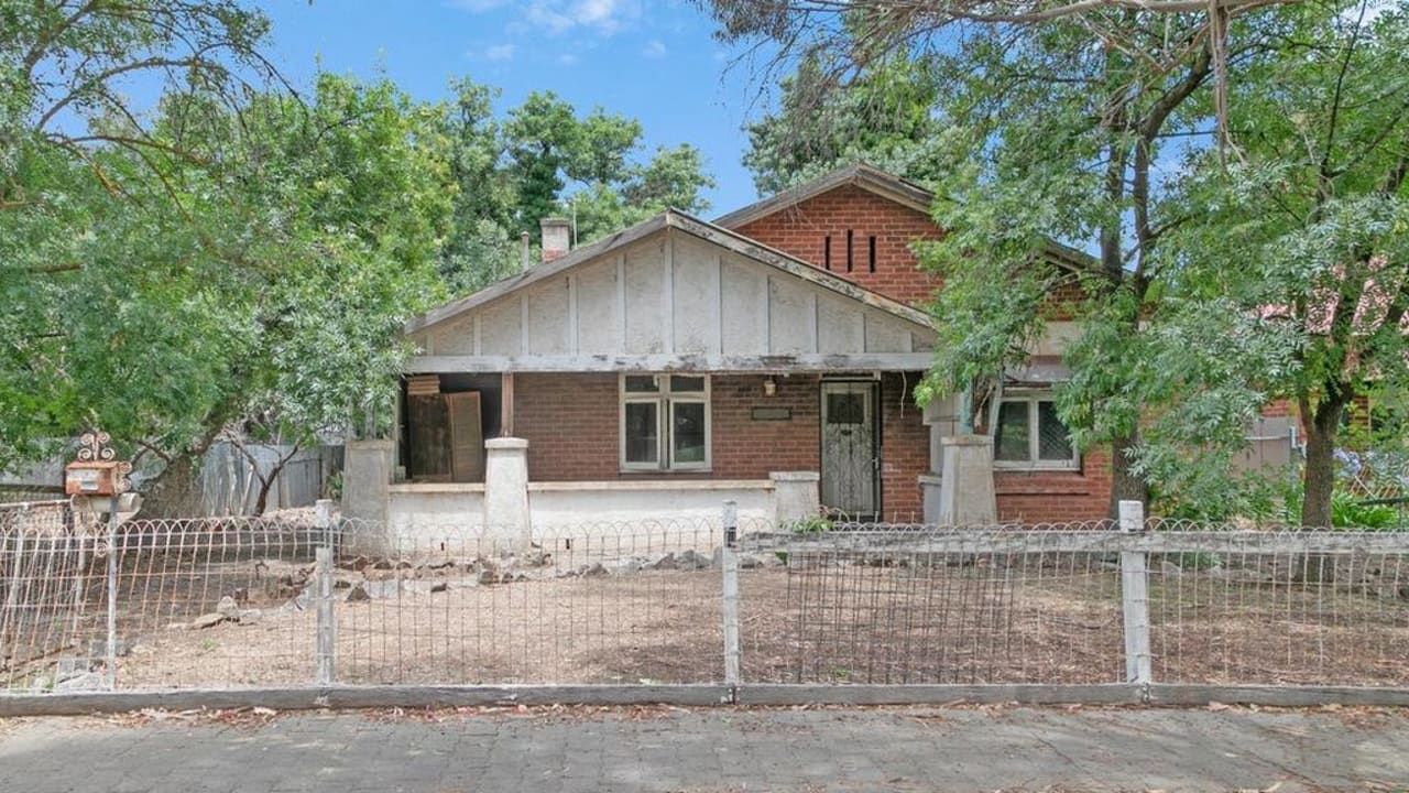 Будинок-привид - цього житла ніхто не торкався вже 35 років - Нерухомість Будинок-привид - цього житла ніхто не торкався вже 35 років - Нерухомість