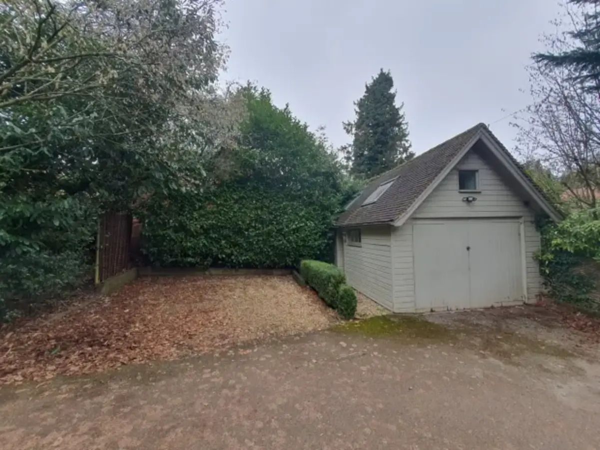 Гараж назвали квартирой – как арендаторам в Британии делают сюрприз - Недвижимость Гараж назвали квартирой – как арендаторам в Британии делают сюрприз - Недвижимость