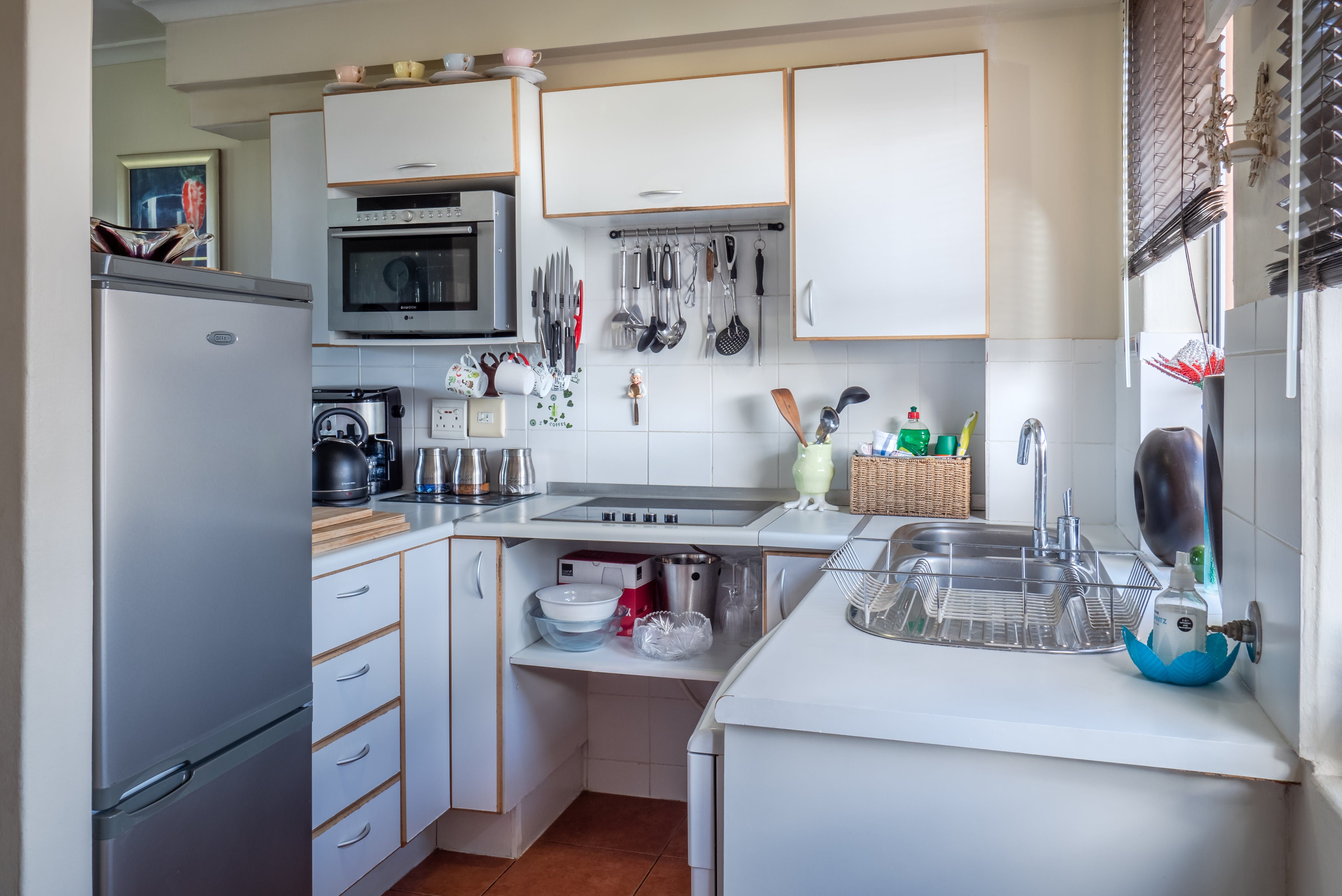 Кухонні шафи в маленькому приміщенні - які кольори та типи будуть доречними - Нерухомість