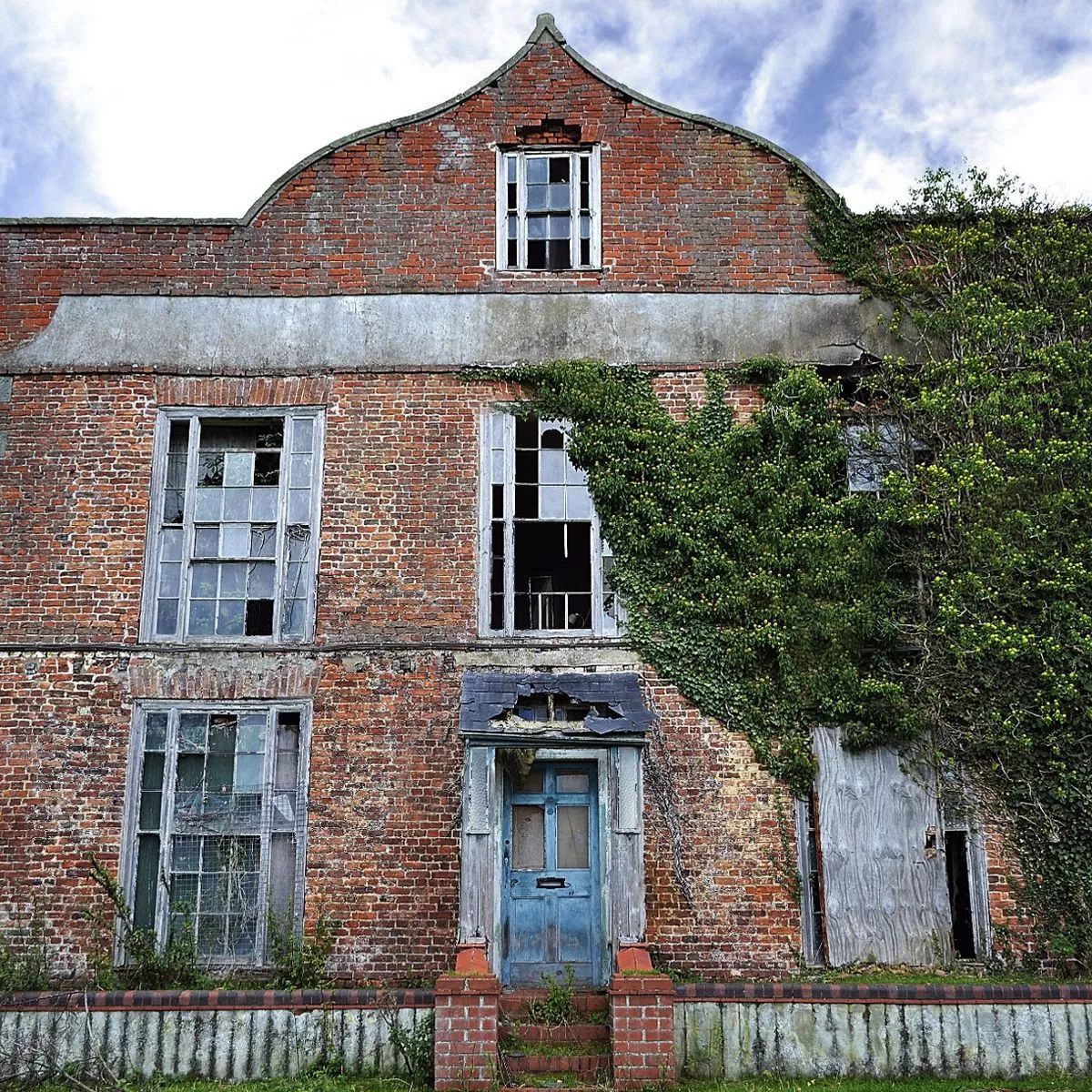 Моторошна садиба, де ніхто не жив 50 років - зазирніть всередину - Нерухомість Моторошна садиба, де ніхто не жив 50 років - зазирніть всередину - Нерухомість