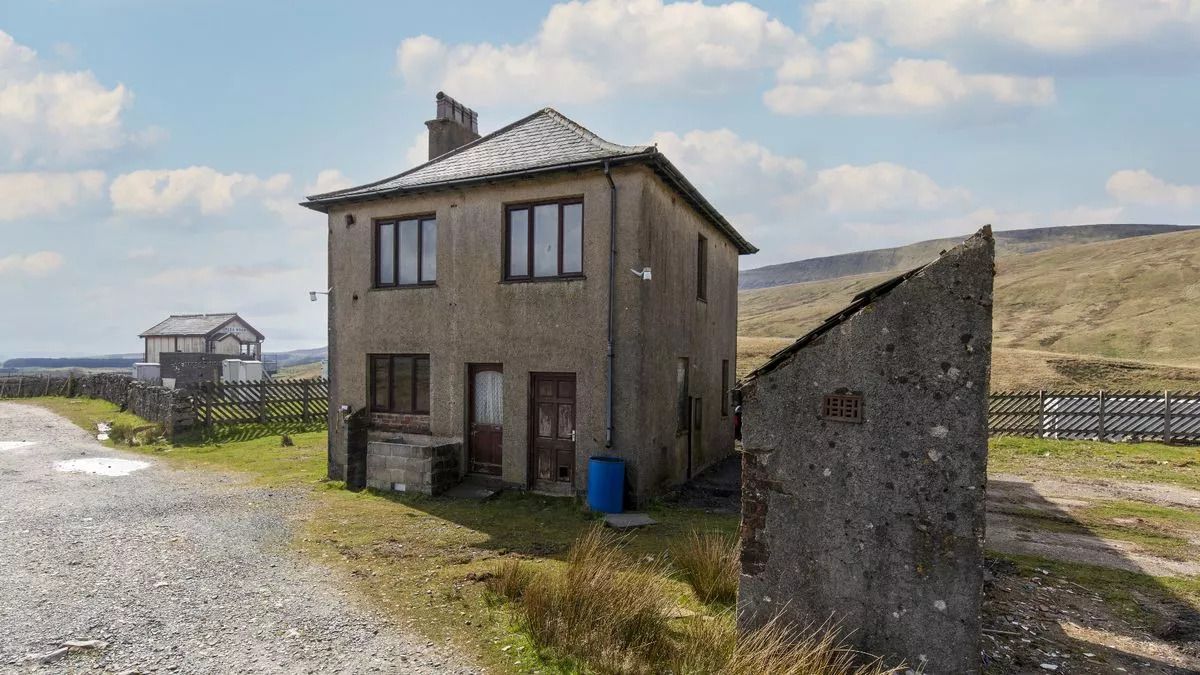Дом, который назвали самым одиноким в Британии, больше не продают - какова причина - Недвижимость