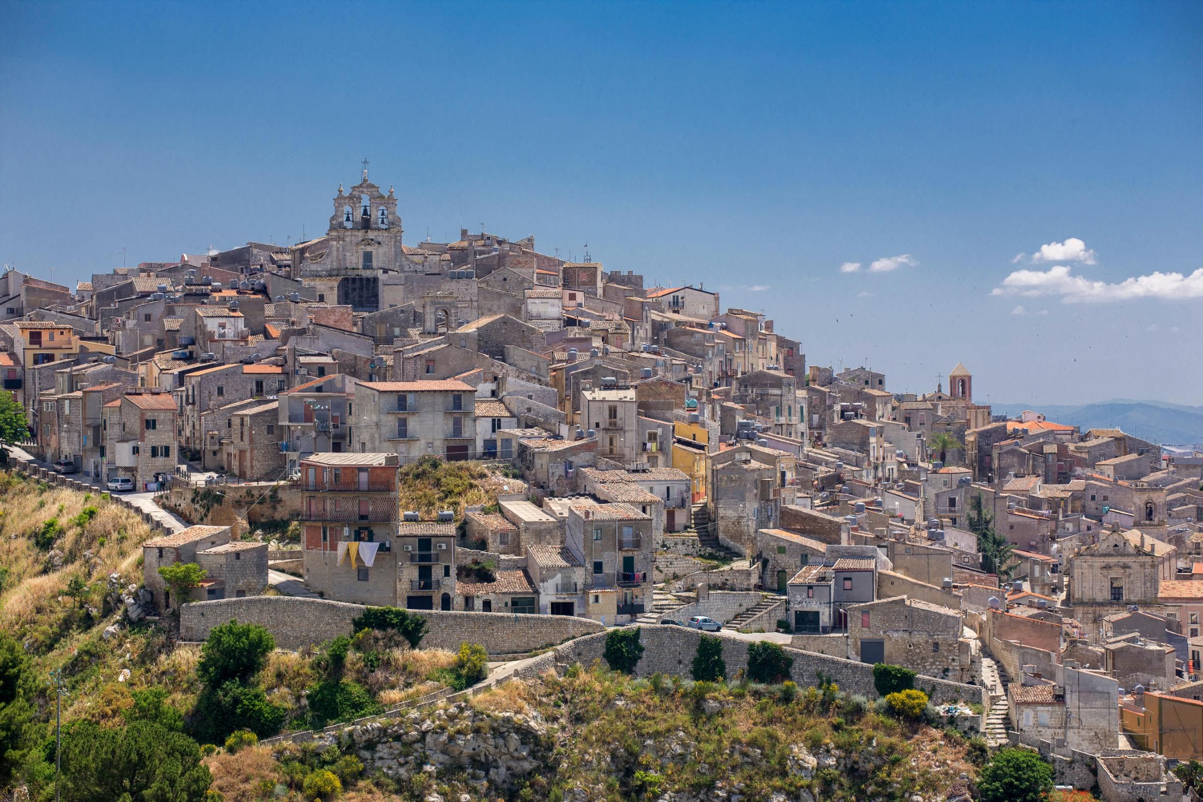 Городок в Сицилии возродился - как сработала программа дом за 1 евро - Недвижимость