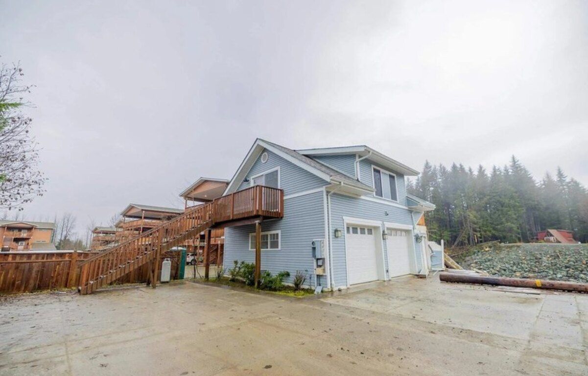 Часть дома смыла река - за сколько продают полуразрушенное жилье в Аляске - Недвижимость