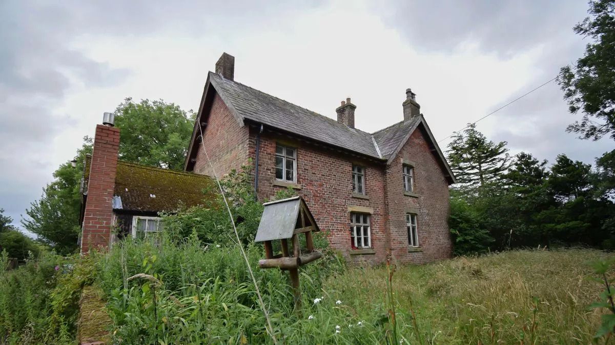 Покинутий фермерський будинок - зазирніть у цю капсулу часу - Нерухомість Покинутий фермерський будинок - зазирніть у цю капсулу часу - Нерухомість