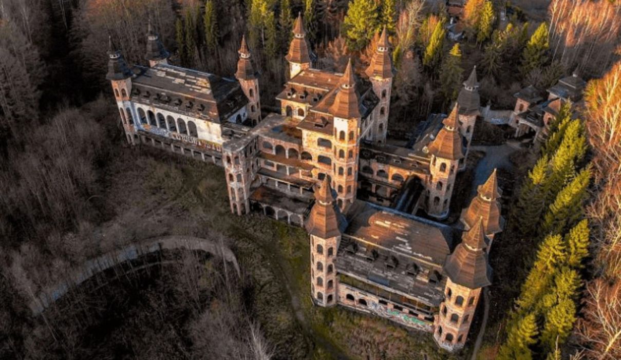 Замок, который гниет уже 45 лет - почему его оставили приходить в упадок - Недвижимость Замок, который гниет уже 45 лет - почему его оставили приходить в упадок - Недвижимость