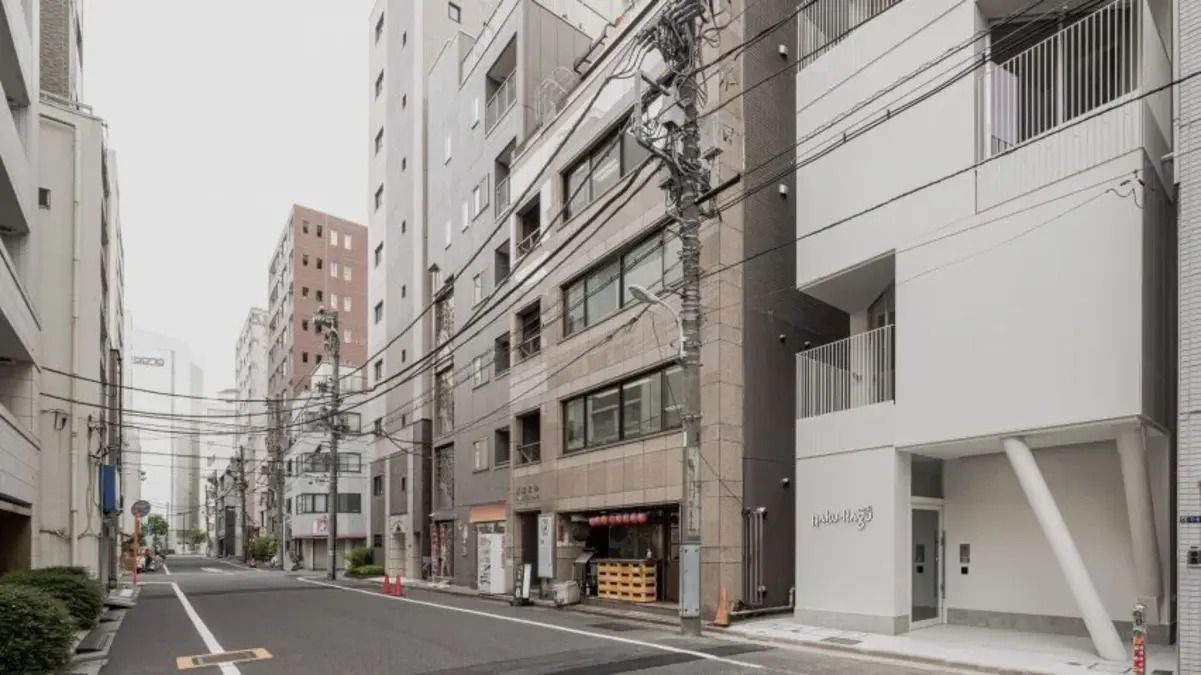 Готель на ділянці 80 квадратів - який вигляд має така будівля в Токіо - Нерухомість