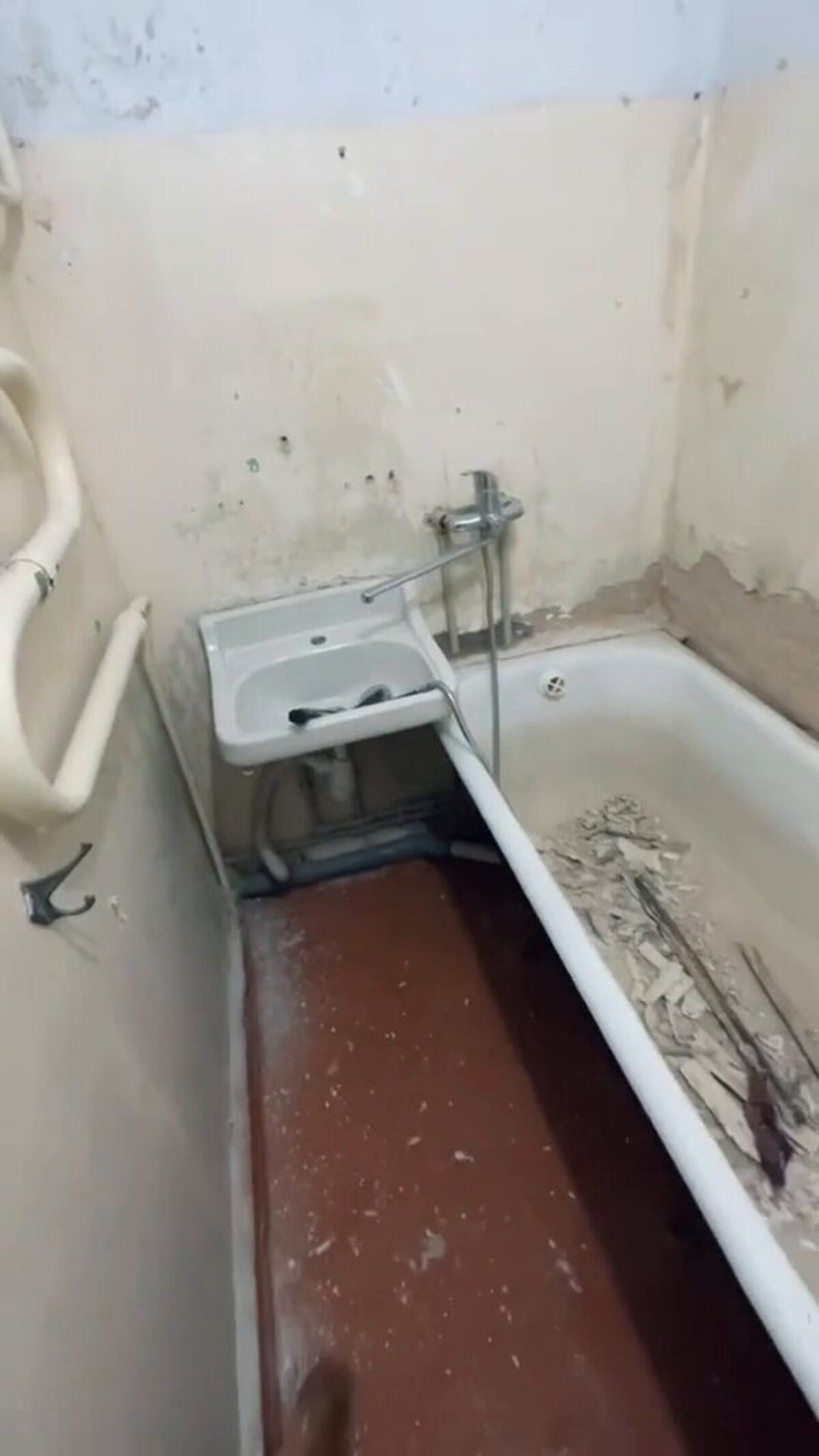 До и после поразило всех - супруги сделали современный ремонт в ванной за копейки - Недвижимость До и после поразило всех - супруги сделали современный ремонт в ванной за копейки - Недвижимость