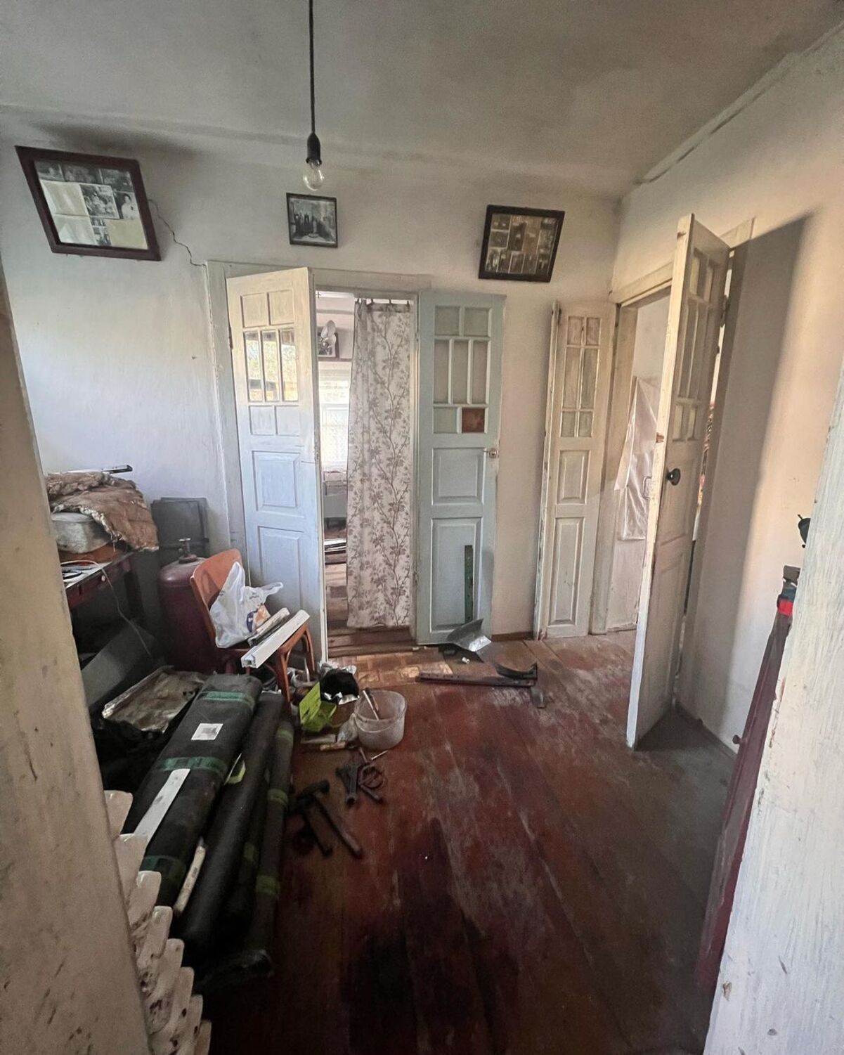 Комнату в старом доме переоборудовали в уютную спальню - фото результата - Недвижимость Комнату в старом доме переоборудовали в уютную спальню - фото результата - Недвижимость