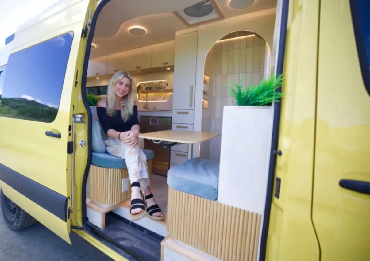 Мікроавтобус став будинком на колесах - як американка створила розкішний інтер'єр - Нерухомість Мікроавтобус став будинком на колесах - як американка створила розкішний інтер'єр - Нерухомість