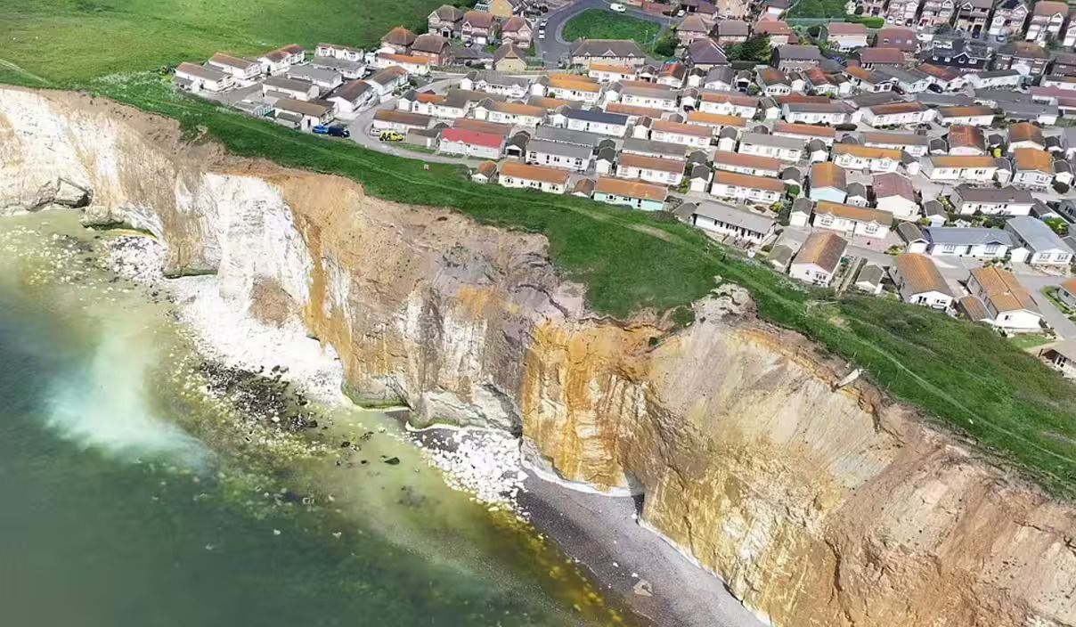 В шаге от пропасти - в Британии дома могут упасть в море - Недвижимость В шаге от пропасти - в Британии дома могут упасть в море - Недвижимость