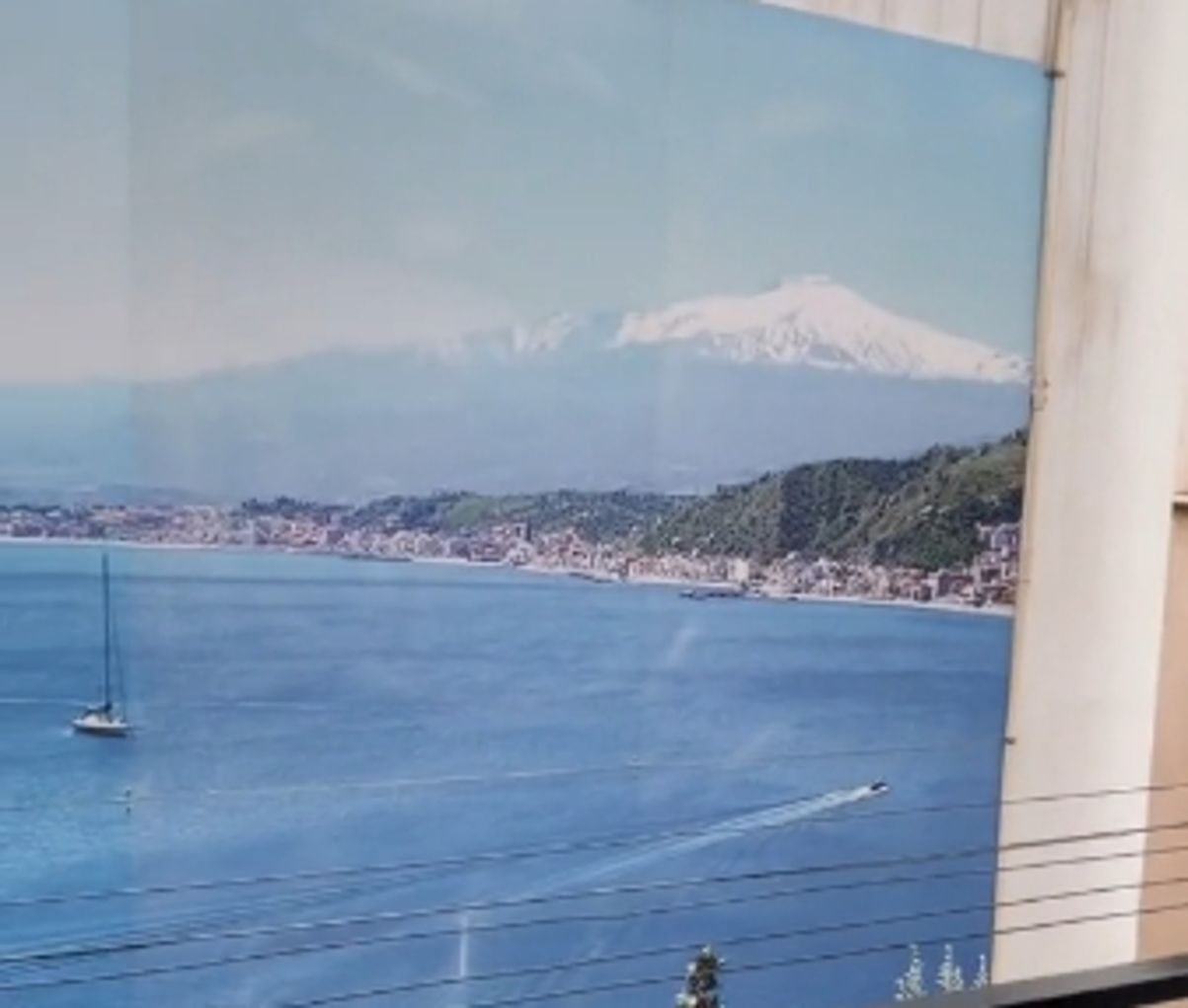 Жінка заплатила за номер з краєвидами на море, а побачила фотошпалери - Нерухомість Жінка заплатила за номер з краєвидами на море, а побачила фотошпалери - Нерухомість