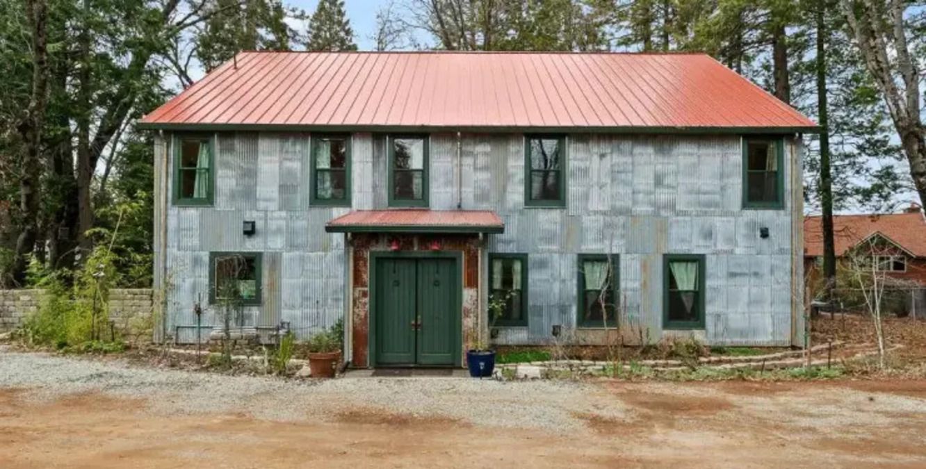 Скромний зовні будинок вразив розкішним інтер'єром - ось фото - Нерухомість Скромний зовні будинок вразив розкішним інтер'єром - ось фото - Нерухомість