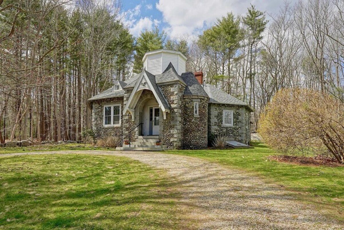 Школу переоблаштували на будинок і продають за великі гроші - що пропонують - Нерухомість Школу переоблаштували на будинок і продають за великі гроші - що пропонують - Нерухомість