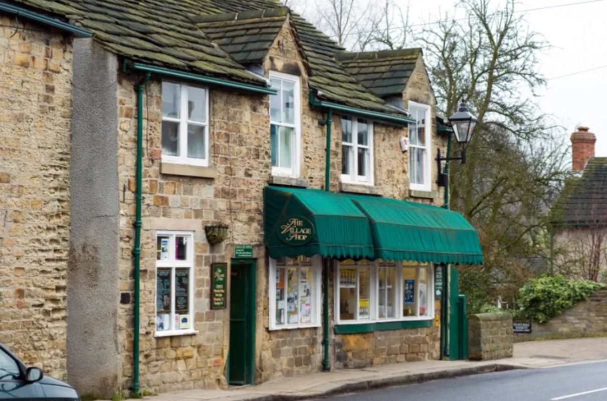 Строгие правила в британской деревне - почему людей заставляют красить двери в один цвет - Недвижимость Строгие правила в британской деревне - почему людей заставляют красить двери в один цвет - Недвижимость