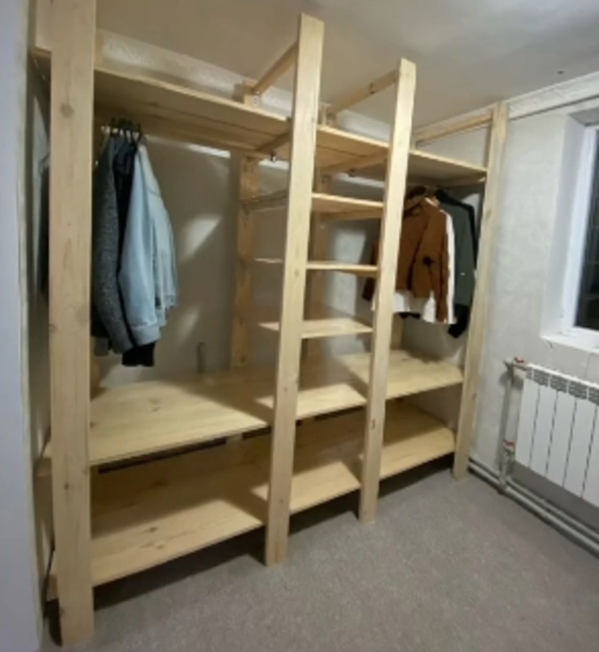 Гардероб за копійки - як пара облаштувала кімнату для одягу майже без витрат - Нерухомість Гардероб за копійки - як пара облаштувала кімнату для одягу майже без витрат - Нерухомість