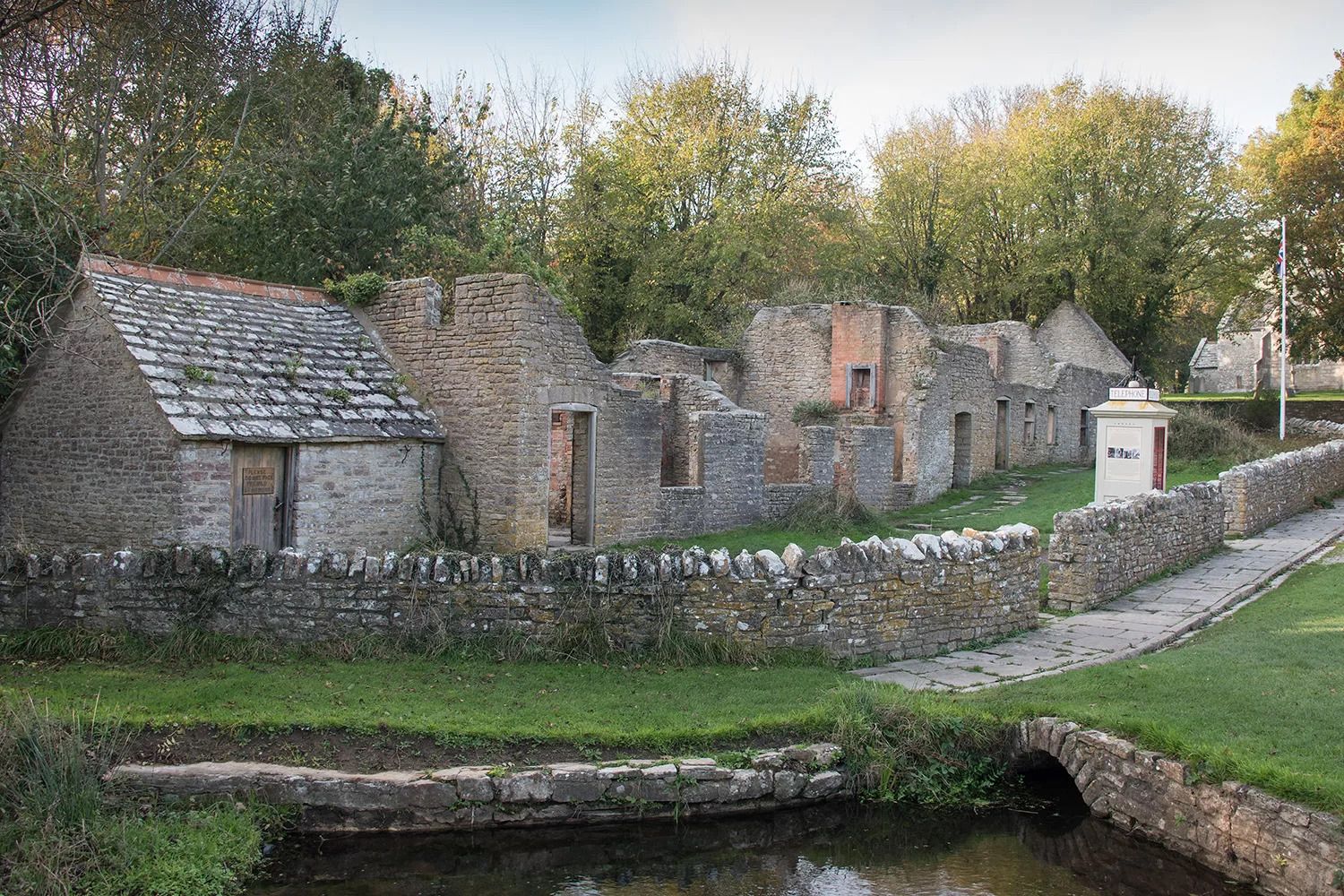 Деревня-призрак в Британии - как выглядит заброшенное поселение, где никто не живет - Недвижимость Деревня-призрак в Британии - как выглядит заброшенное поселение, где никто не живет - Недвижимость