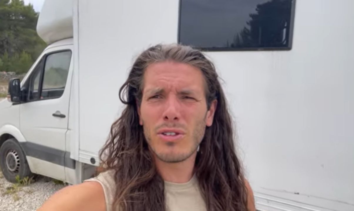 Британець живе у фургоні, бо оренда дуже дорога - зазирніть усередину - Нерухомість Британець живе у фургоні, бо оренда дуже дорога - зазирніть усередину - Нерухомість