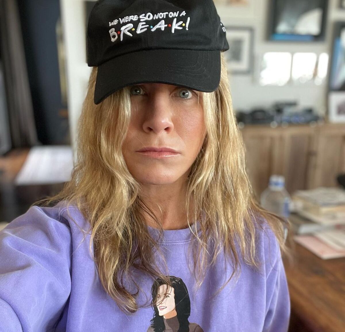 Гостиная Дженнифер Энистон - актриса выбрала неожиданный цвет, взгляните - Недвижимость Гостиная Дженнифер Энистон - актриса выбрала неожиданный цвет, взгляните - Недвижимость