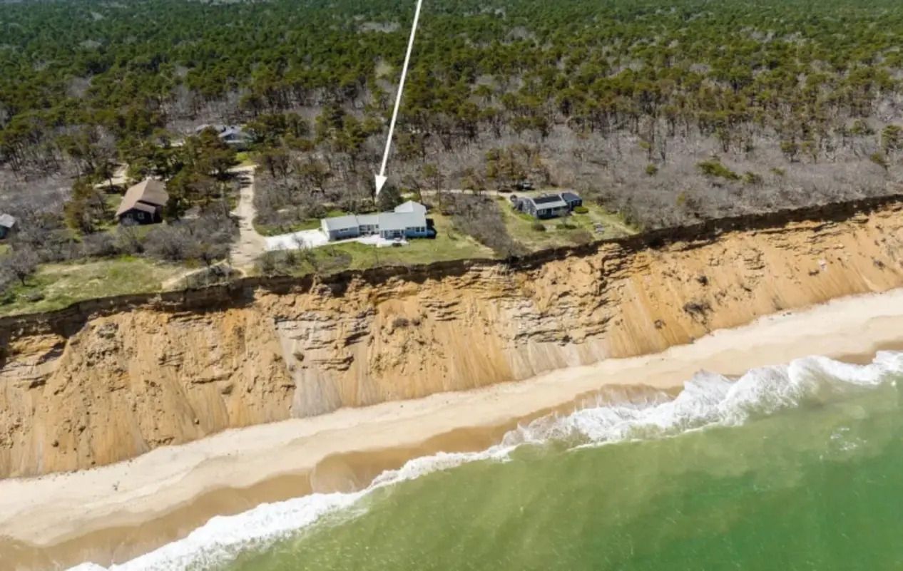Будинок може впасти в океан - чоловік купив пляжне житло із сюпризом - Нерухомість Будинок може впасти в океан - чоловік купив пляжне житло із сюпризом - Нерухомість